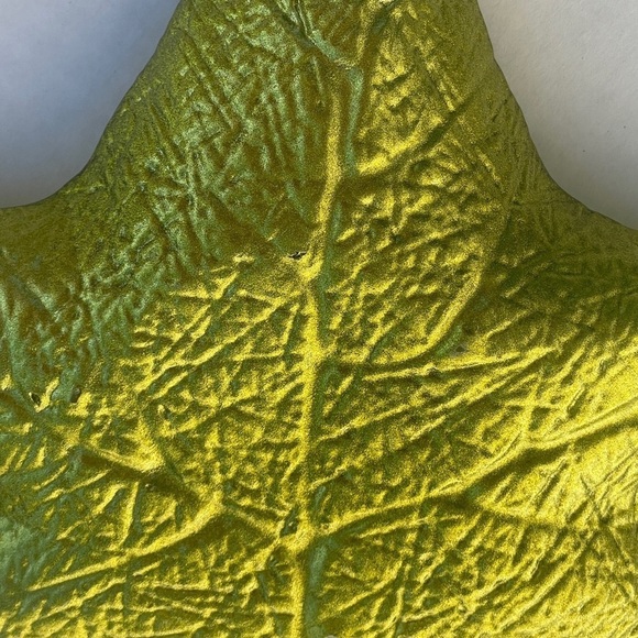 VINTAGE art glass green iridescent candy, nut, snack dish leaf shaped tray - Picture 4 of 10